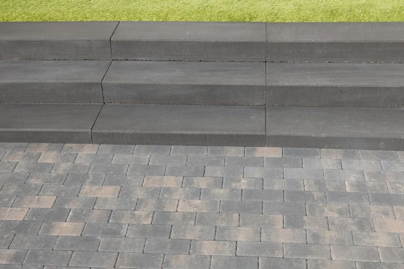traptrede-100x35x15-cm-indus-black-kleurecht-met-facet impressie